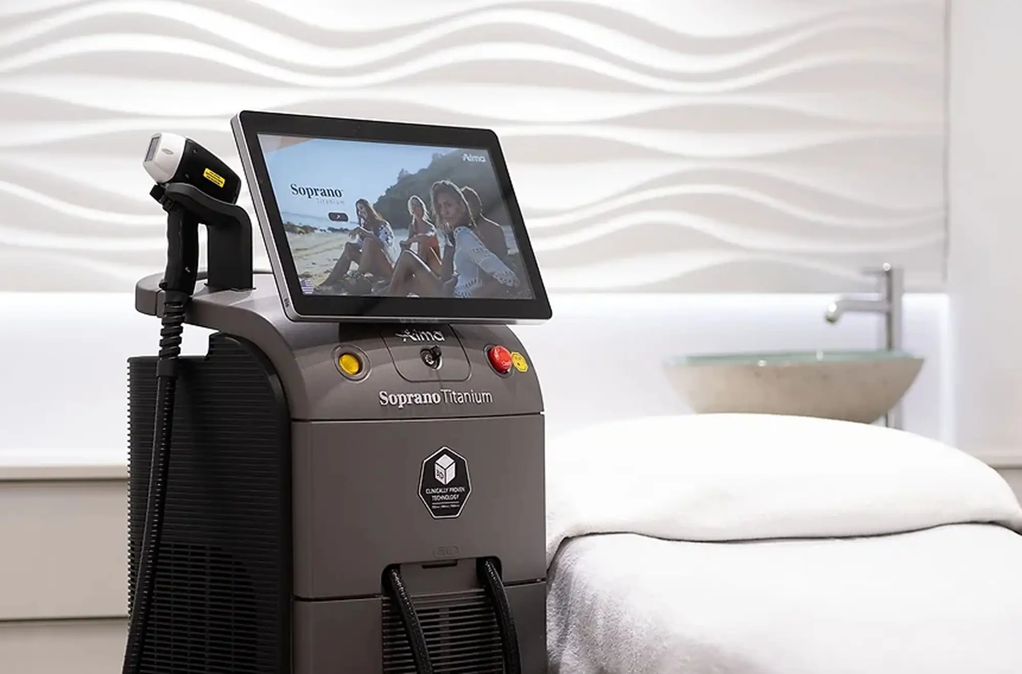 Technology: Pain-free & effective
treatment with Soprano Titanium